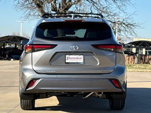 New 2026 Toyota Highlander Limited image 7