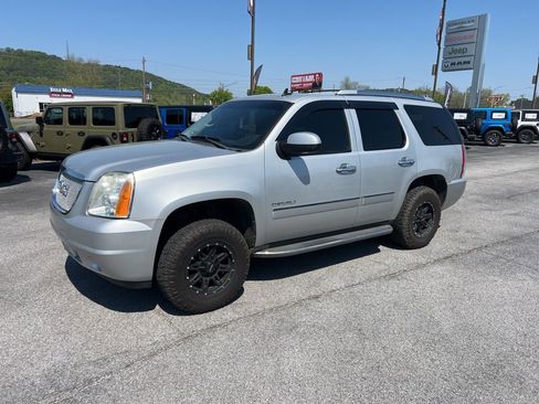 Used 2010 GMC Yukon Denali image 1