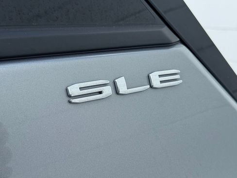 Used 2024 GMC Terrain SLE FWD image 14
