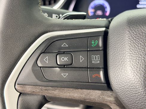 Used 2023 Jeep Grand Cherokee L Limited AWD/4WD image 14