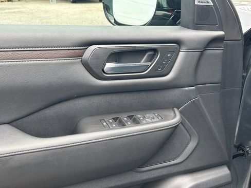 Certified 2025 Nissan Armada SL w/ Captain's Chari Seat Package AWD/4WD image 15