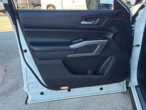 Used 2022 Nissan Pathfinder Platinum w/ Cargo Package image 8