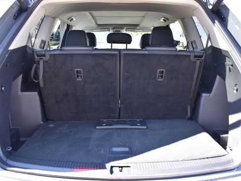 Used 2025 Volkswagen Atlas SE image 35