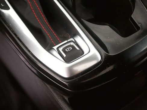 Used 2025 Chevrolet Trax RS w/ Sunroof Package FWD image 31