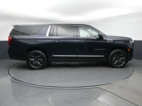 Used 2023 GMC Yukon XL Denali w/ Denali Reserve Package image 3