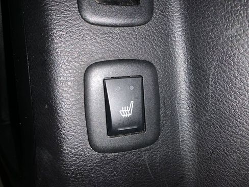 Used 2014 Chrysler Town & Country Touring-L image 25