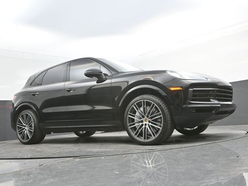 Used 2022 Porsche Cayenne image 34