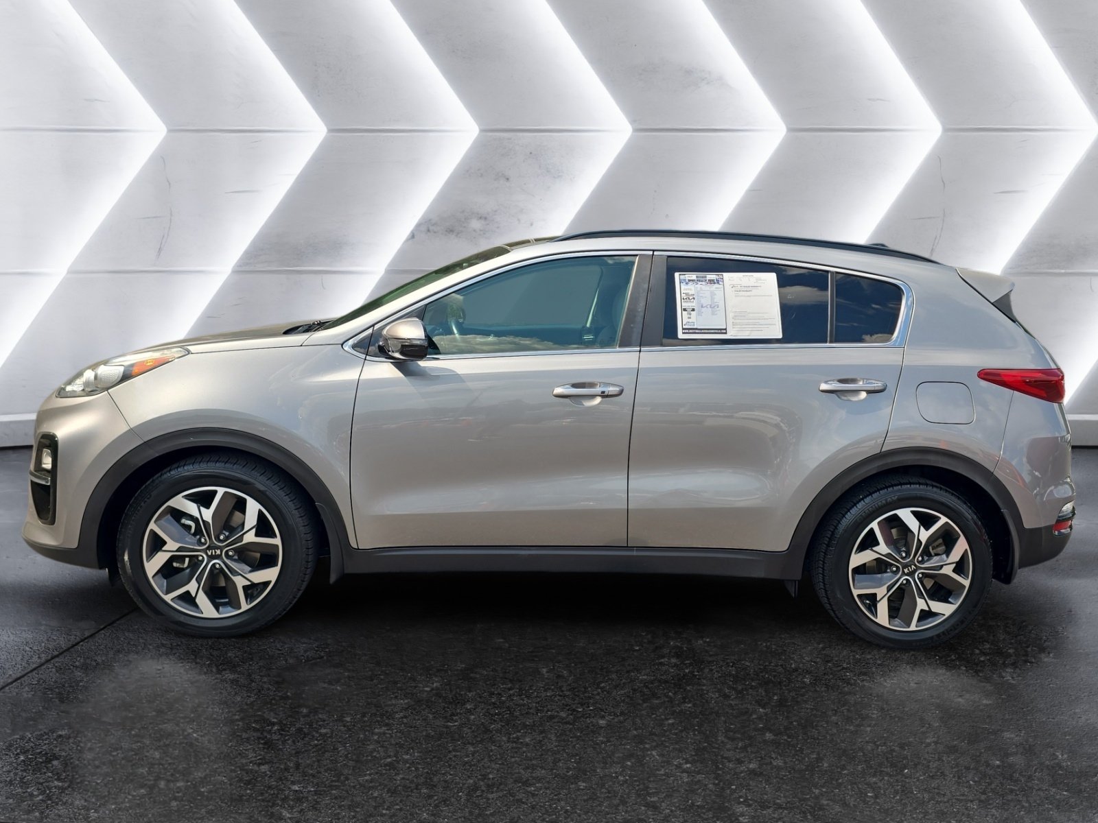 Used 2021 Kia Sportage EX w/ EX Technology Package FWD image 2