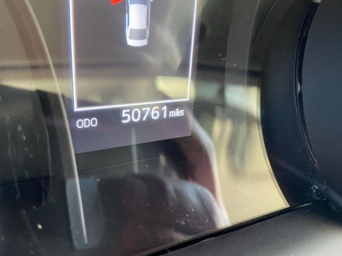 Used 2024 Toyota Camry SE image 5