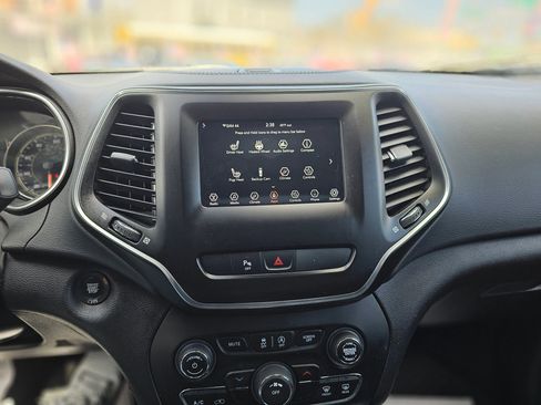 Used 2020 Jeep Cherokee Latitude Plus w/ Cold Weather Group image 28