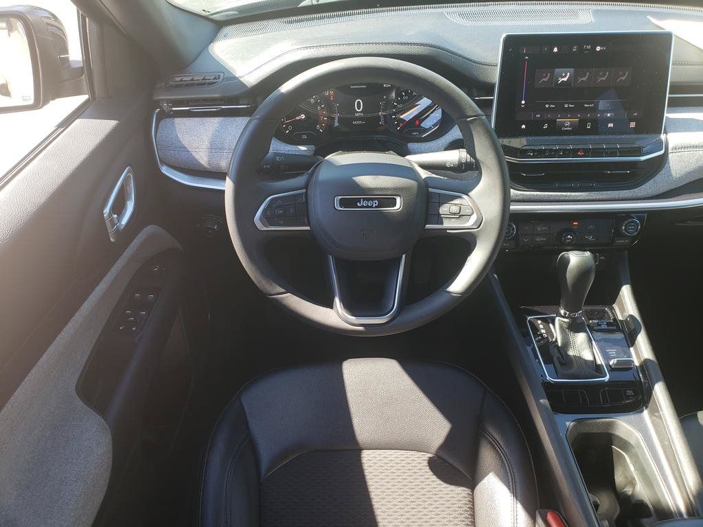 Used 2024 Jeep Compass Latitude AWD/4WD image 16