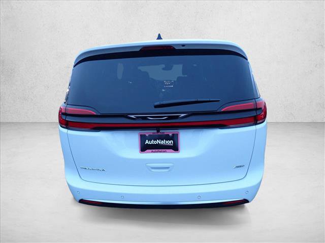 New 2027 Chrysler Pacifica Select AWD/4WD image 3
