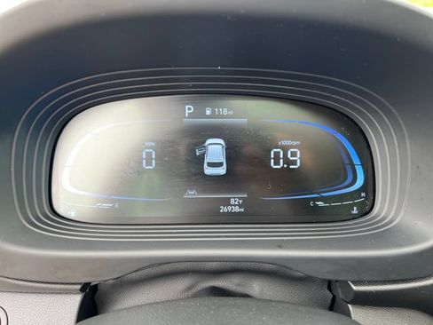 Used 2024 Hyundai Venue SEL FWD image 17