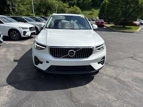 Used 2023 Volvo XC40 B5 Plus w/ Climate Package AWD/4WD image 2
