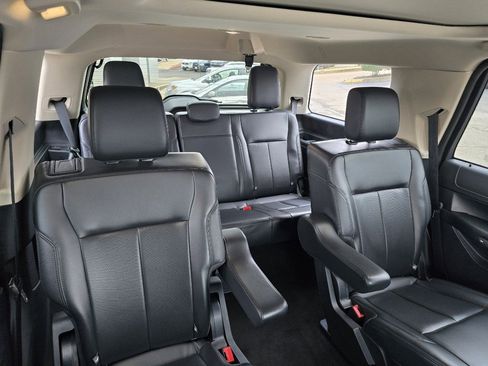 Used 2022 Ford Expedition XLT image 13