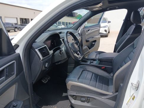 Used 2023 Volkswagen Atlas Cross Sport SEL Premium R-Line AWD/4WD image 9