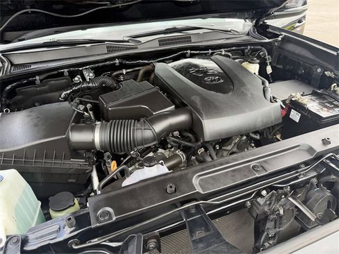 Used 2021 Toyota Tacoma TRD Sport w/ Technology Package image 25