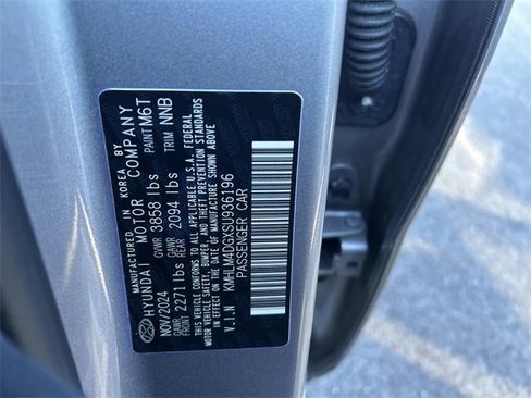 Used 2025 Hyundai Elantra Sport image 32