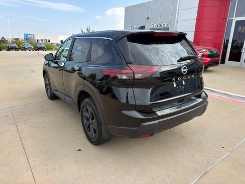 Used 2026 Nissan Rogue SV FWD image 3