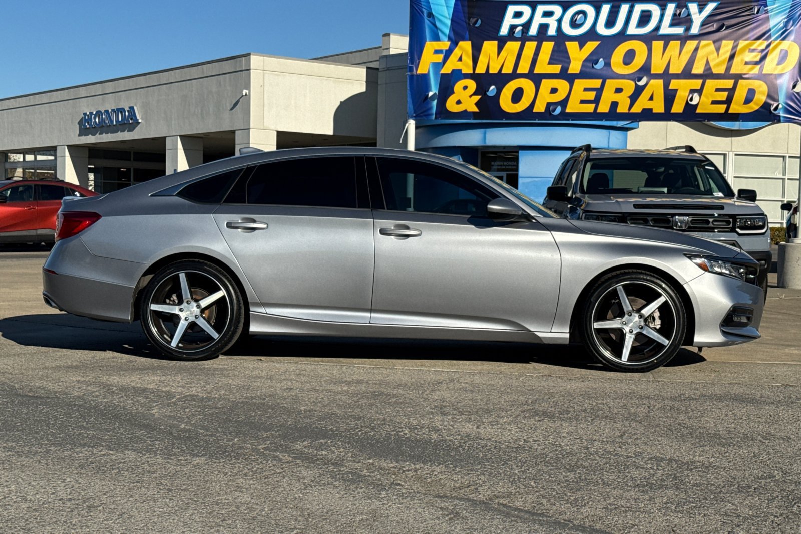 Used 2018 Honda Accord Sport image 2
