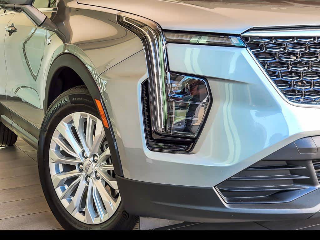 Used 2024 Cadillac XT4 Luxury w/ Cold Weather Package AWD/4WD image 4