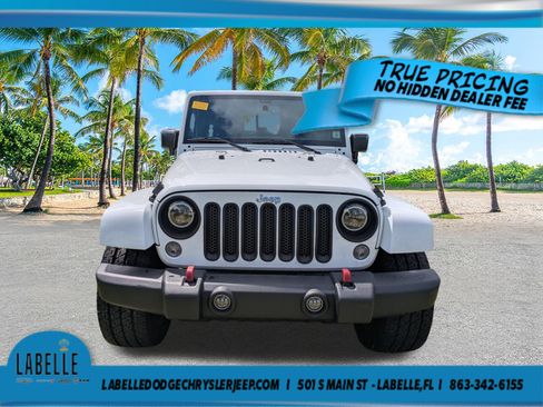 Used 2016 Jeep Wrangler Unlimited Sahara w/ Connectivity Group AWD/4WD image 9