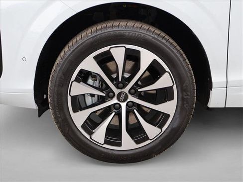 New 2026 Audi Q3 quattro 2.0T AWD/4WD image 10