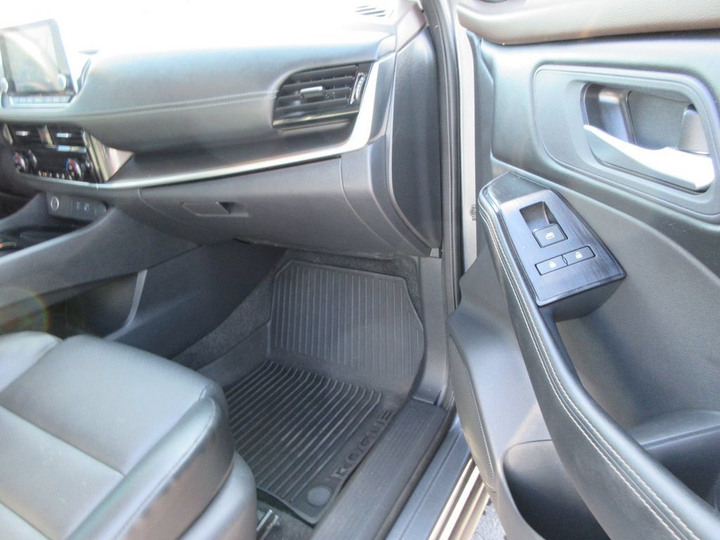 Used 2023 Nissan Rogue SV w/ SV Premium Package AWD/4WD image 19