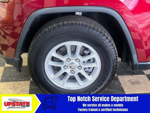 Used 2020 Jeep Grand Cherokee Laredo image 5