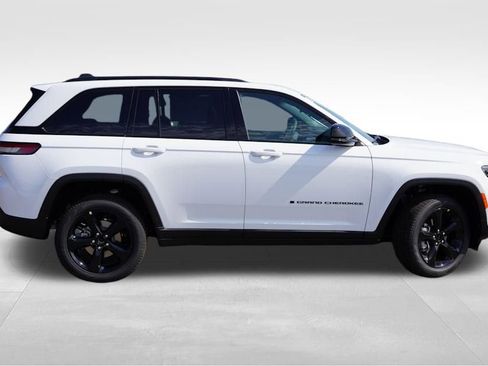 New 2025 Jeep Grand Cherokee Limited w/ Black Appearance Package image 2