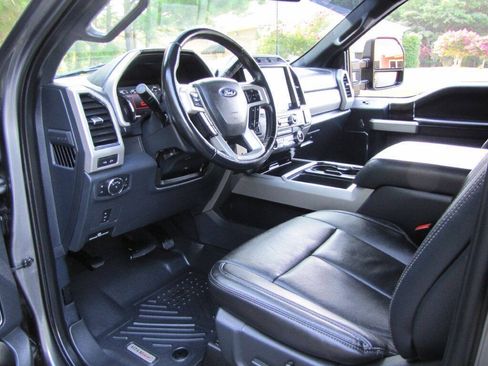 Used 2022 Ford F250 Lariat w/ Lariat Value Package AWD/4WD image 13