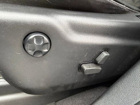 Used 2021 Jeep Grand Cherokee Laredo X image 17