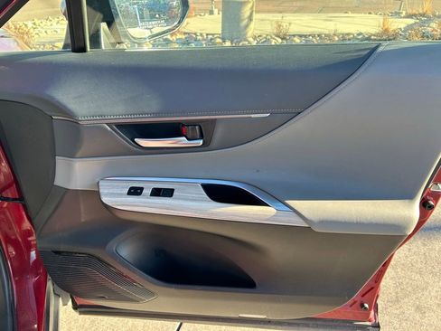 Used 2021 Toyota Venza XLE w/ Softex Package image 32