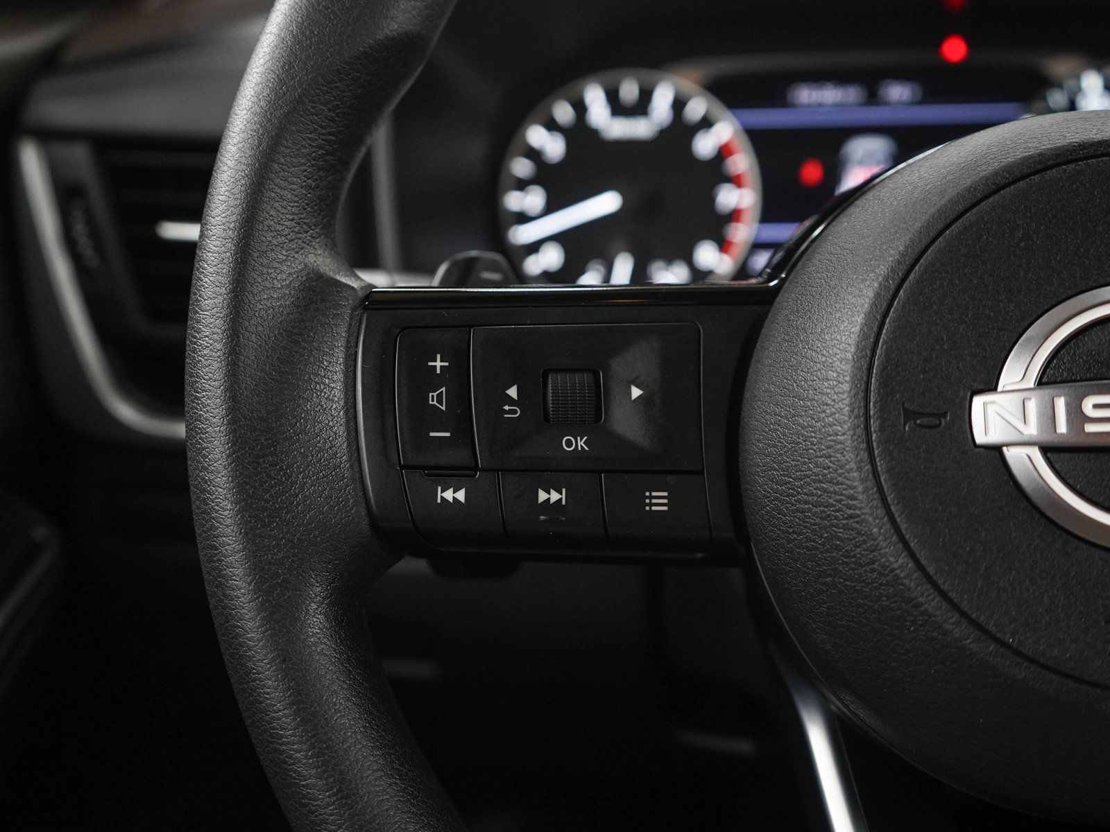 Used 2023 Nissan Rogue SV AWD/4WD image 26