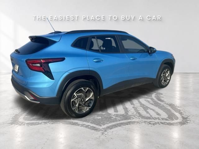 Used 2026 Chevrolet Trax LT w/ Driver Confidence Package FWD image 11