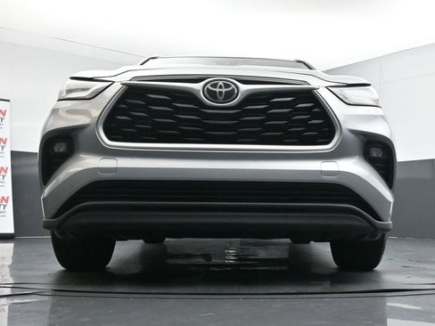 Used 2023 Toyota Highlander XLE image 19