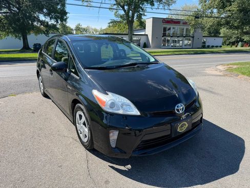 Used 2013 Toyota Prius Two FWD image 3
