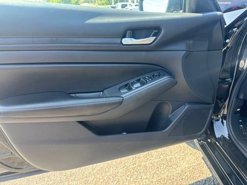 Used 2024 Nissan Altima 2.5 SV FWD image 14
