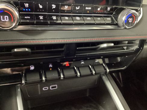 Used 2023 Chevrolet Colorado Z71 w/ Z71 Convenience Package 2 image 26