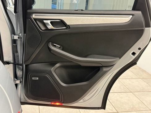 Used 2018 Porsche Macan S image 18