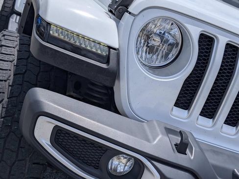Used 2019 Jeep Wrangler Unlimited Sahara w/ Uconnect 4C Nav & Sound Group AWD/4WD image 3