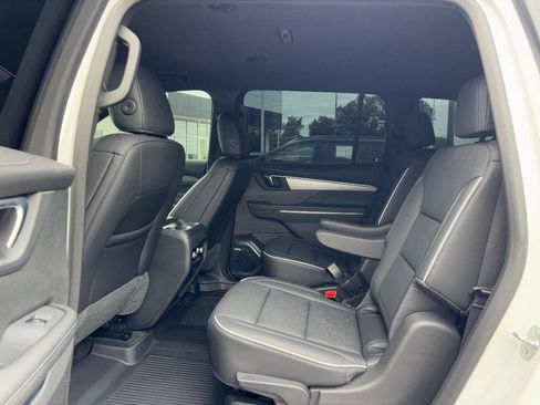 Used 2025 Buick Enclave Preferred w/ LPO, Floor Liner Package FWD image 11