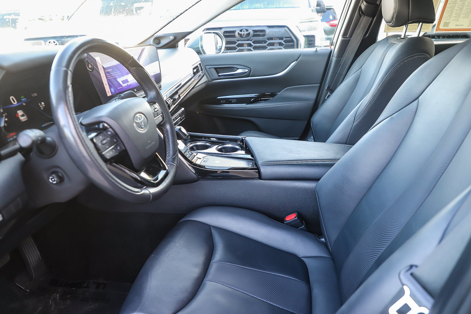 Used 2023 Toyota Mirai w/ Advanced Technology Package RWD image 18