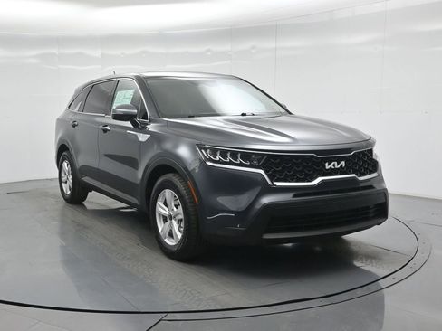 Used 2023 Kia Sorento LX image 26