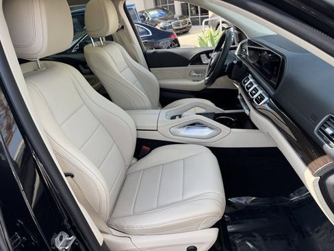 Used 2024 Mercedes-Benz GLS 450 4MATIC image 6