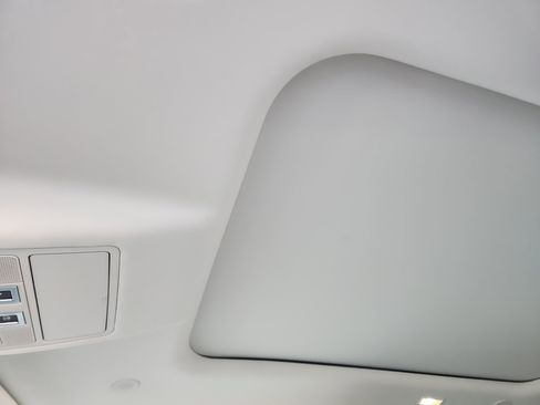 Used 2021 Land Rover Defender 110 SE image 26