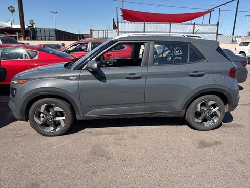 Used 2025 Hyundai Venue SEL image 5