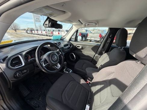 Used 2019 Jeep Renegade Latitude w/ Cold Weather Group image 14