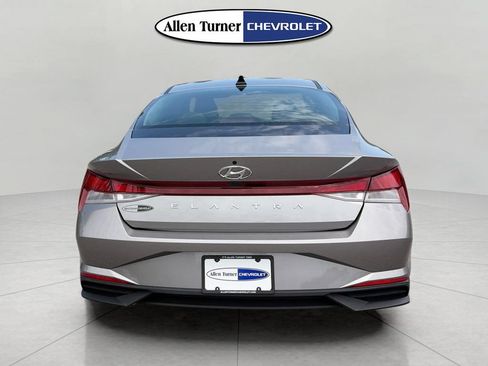 Used 2023 Hyundai Elantra SEL w/ Convenience Package FWD image 5