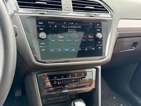 Used 2024 Volkswagen Tiguan SE w/ Panoramic Sunroof Package AWD/4WD image 30